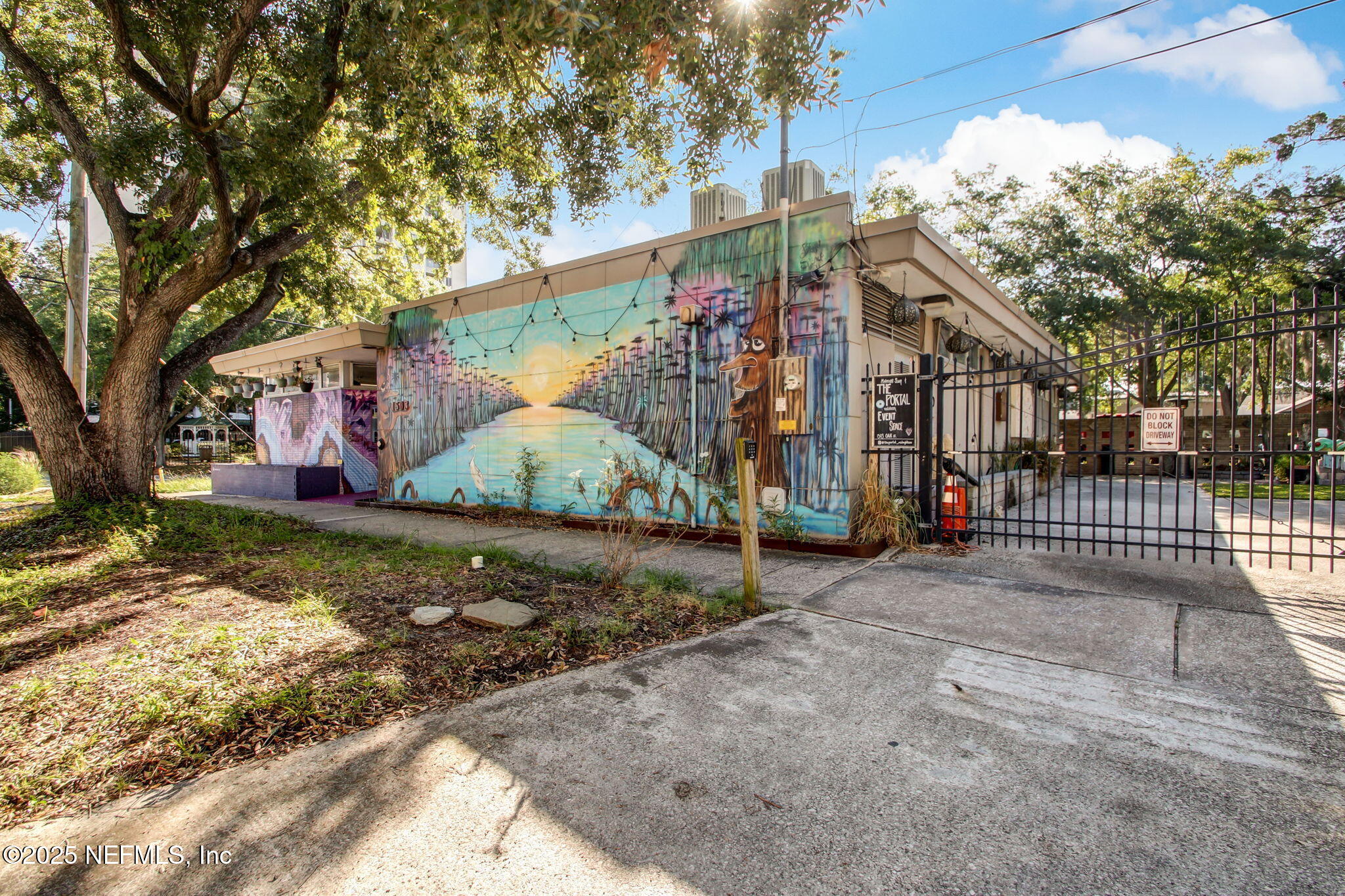 1503 OAK Street
