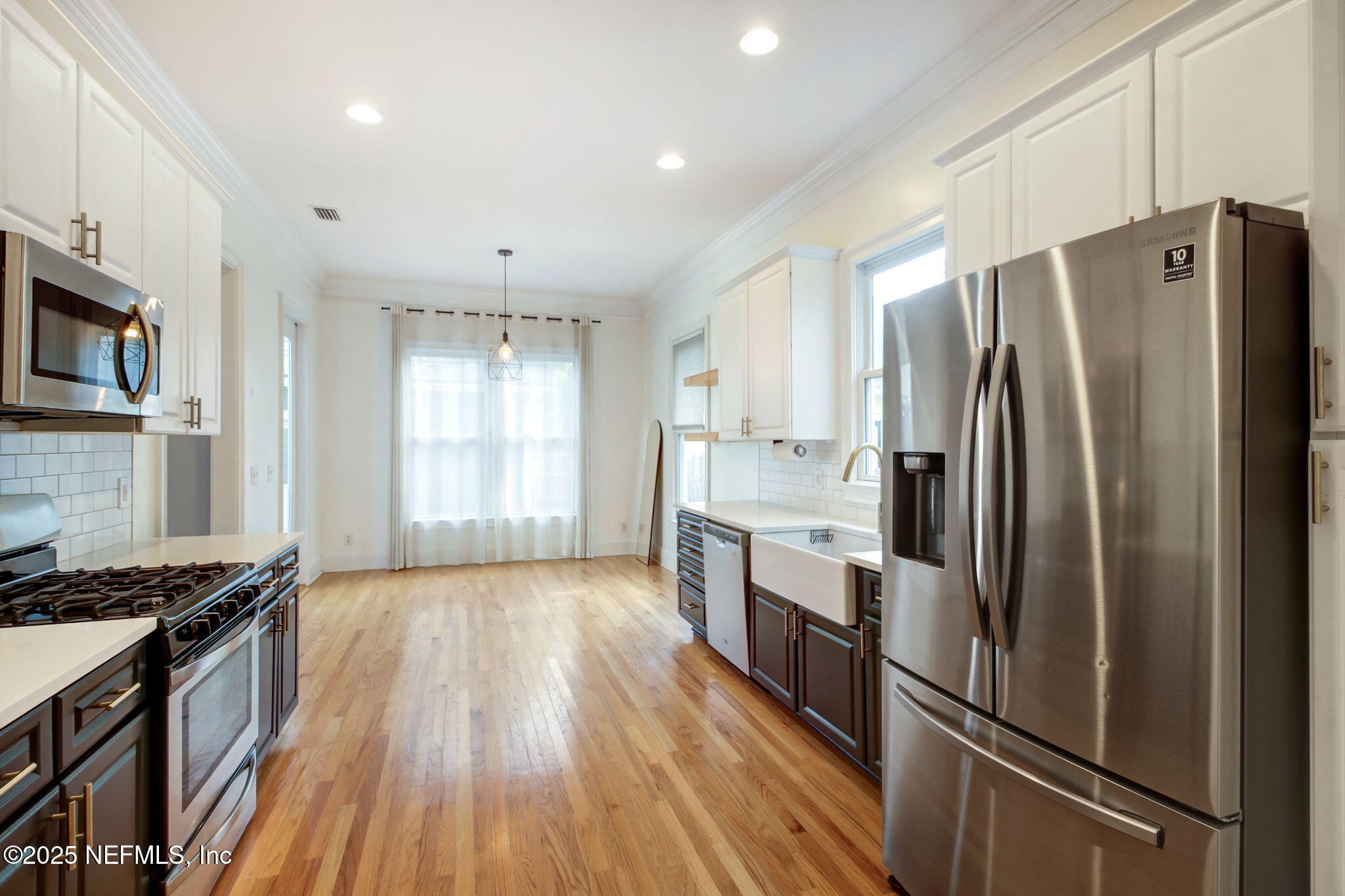 145 W 3RD Street