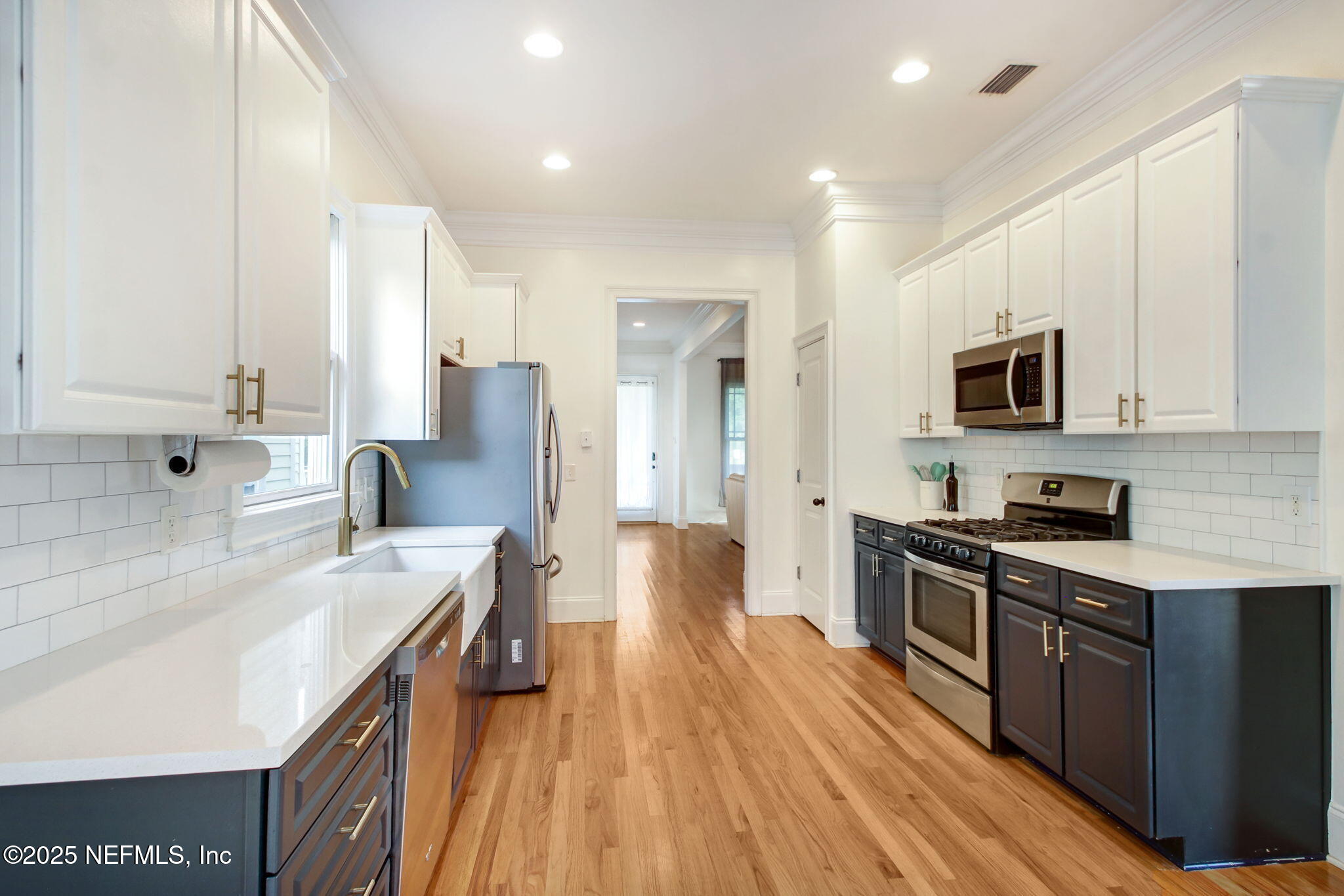 145 W 3RD Street