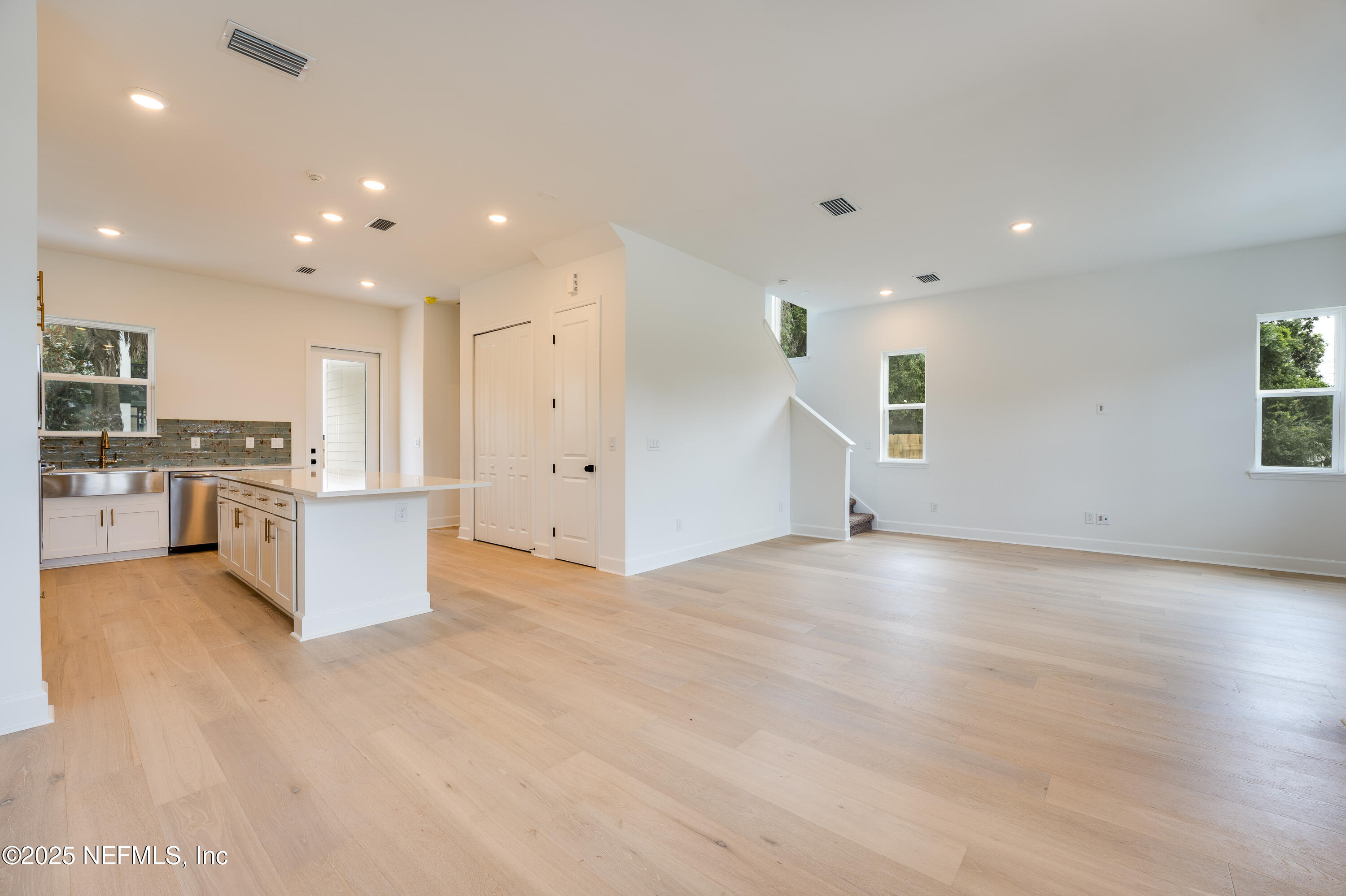 411 E 1ST Street