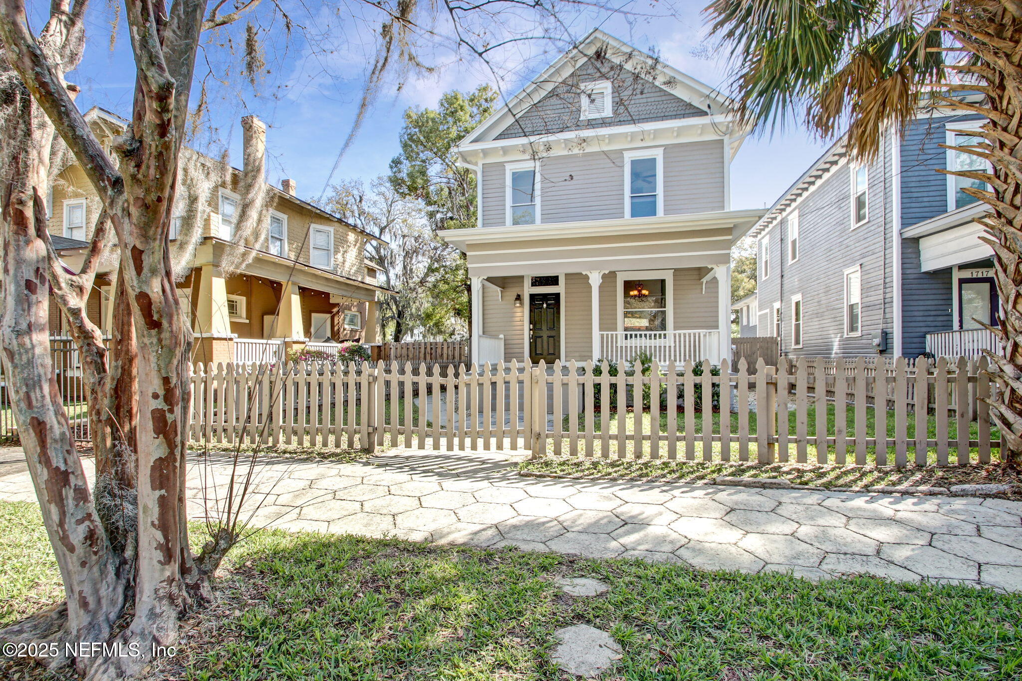 1721 N LIBERTY Street