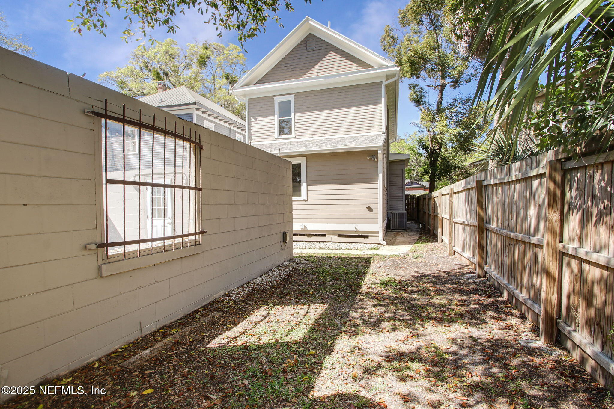 1721 N LIBERTY Street