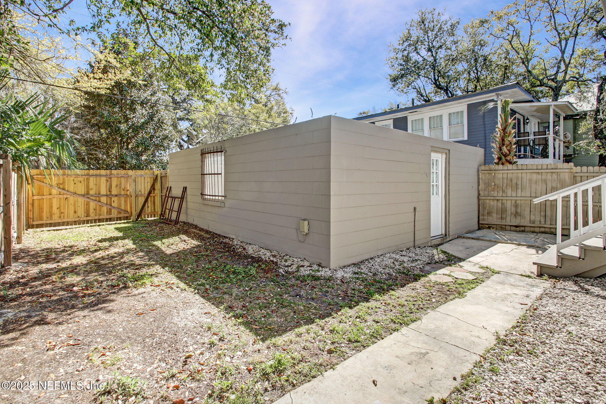 1721 N LIBERTY Street