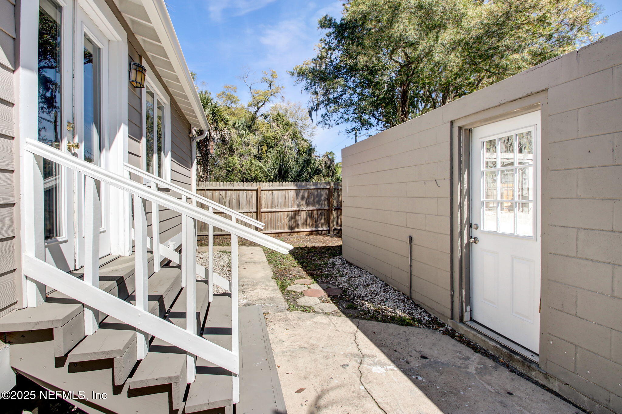 1721 N LIBERTY Street