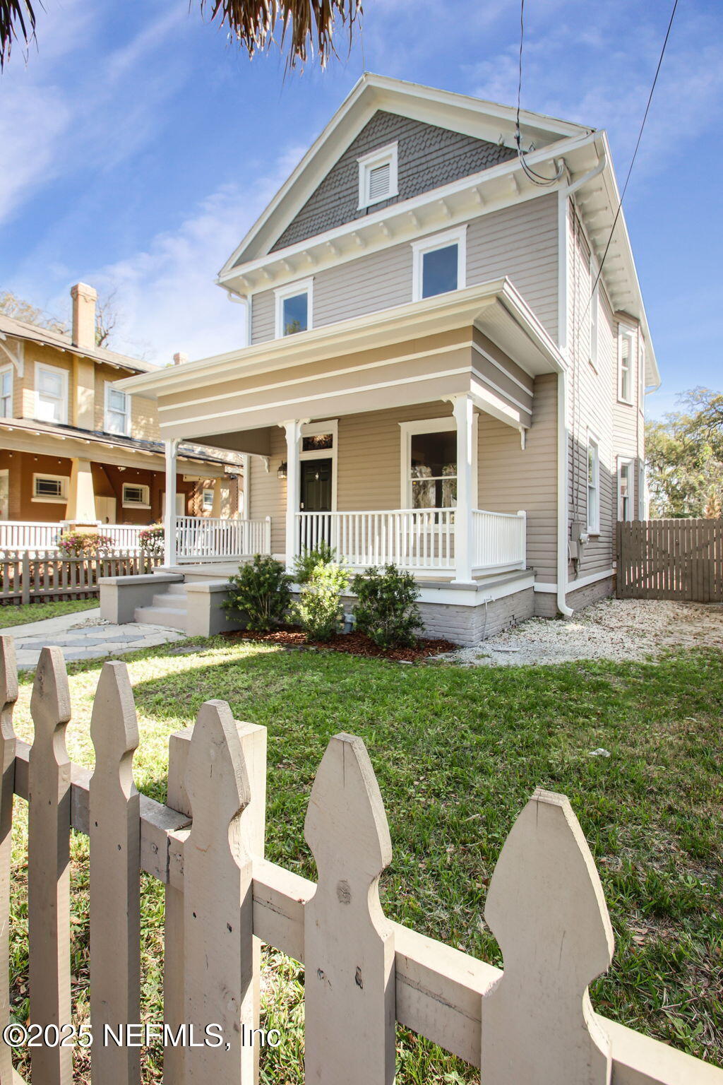 1721 N LIBERTY Street