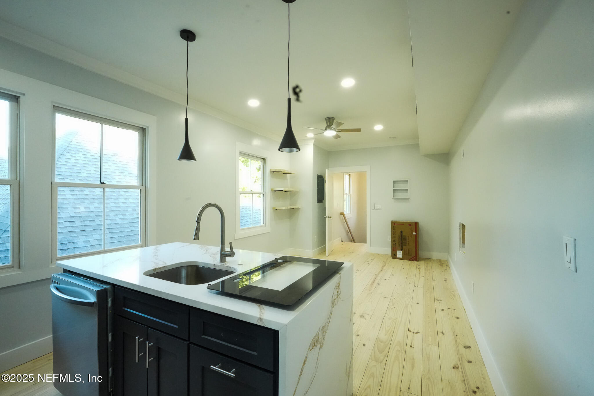 1932 HUBBARD Street 1