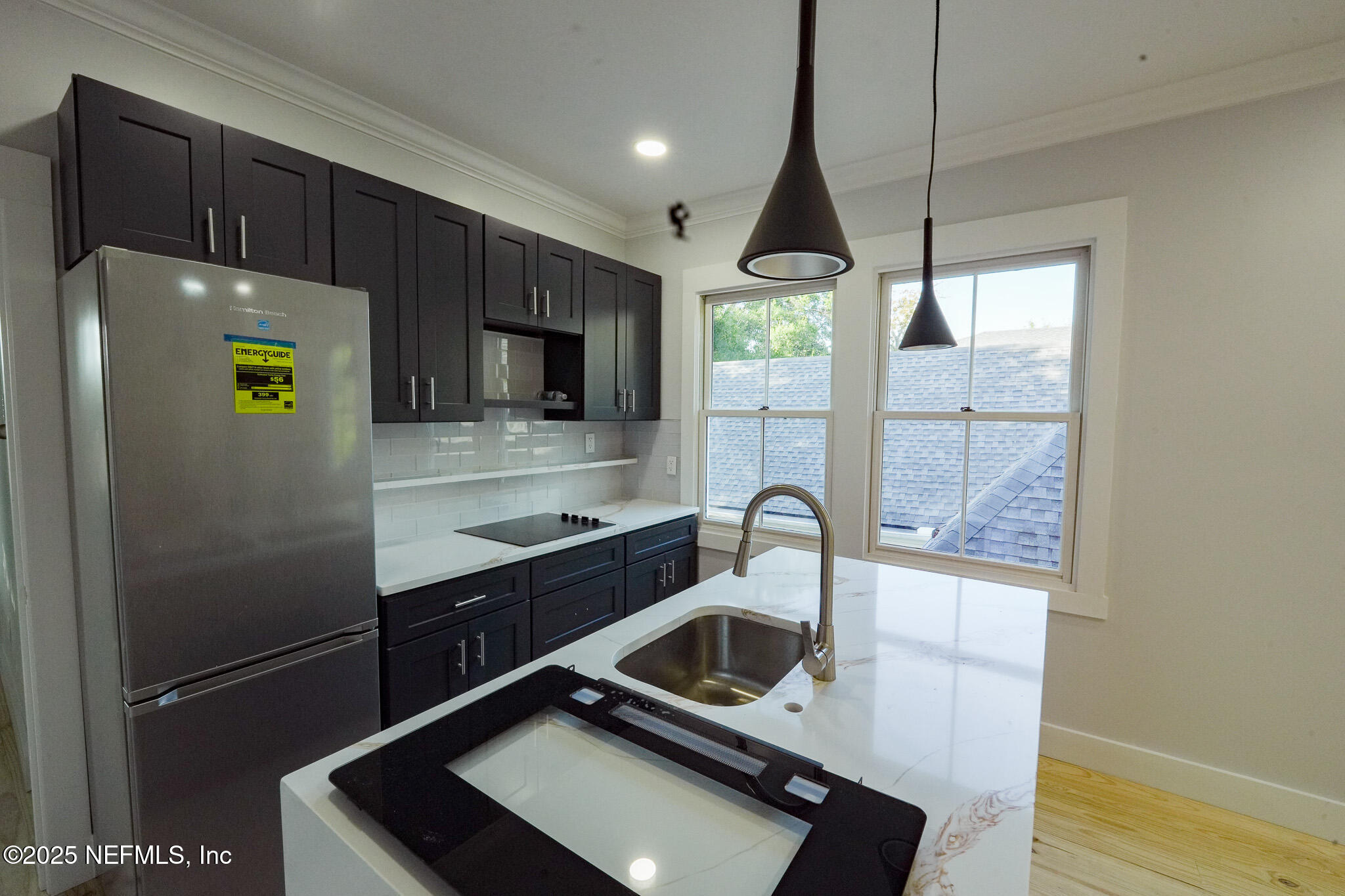 1932 HUBBARD Street 1