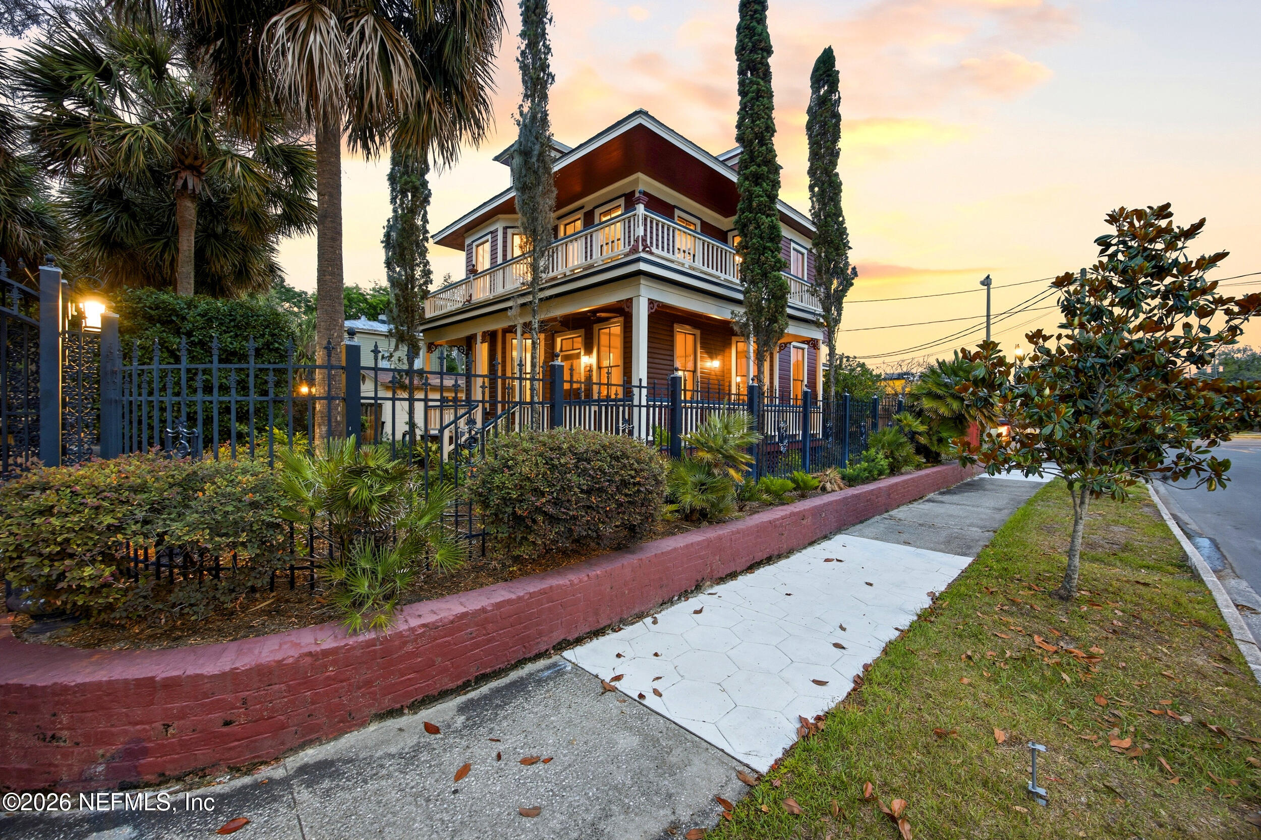 9 W 5TH Street
