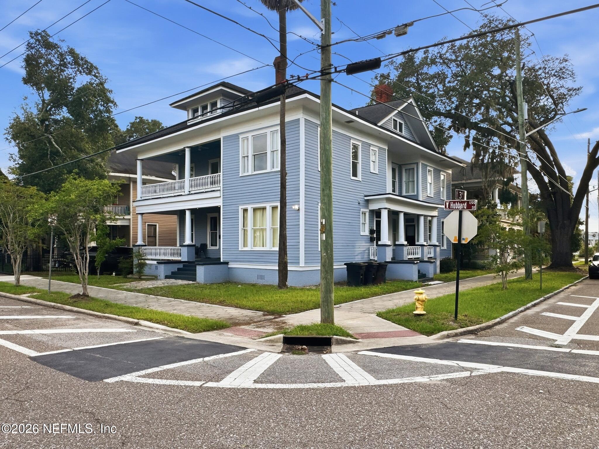 1252 HUBBARD Street