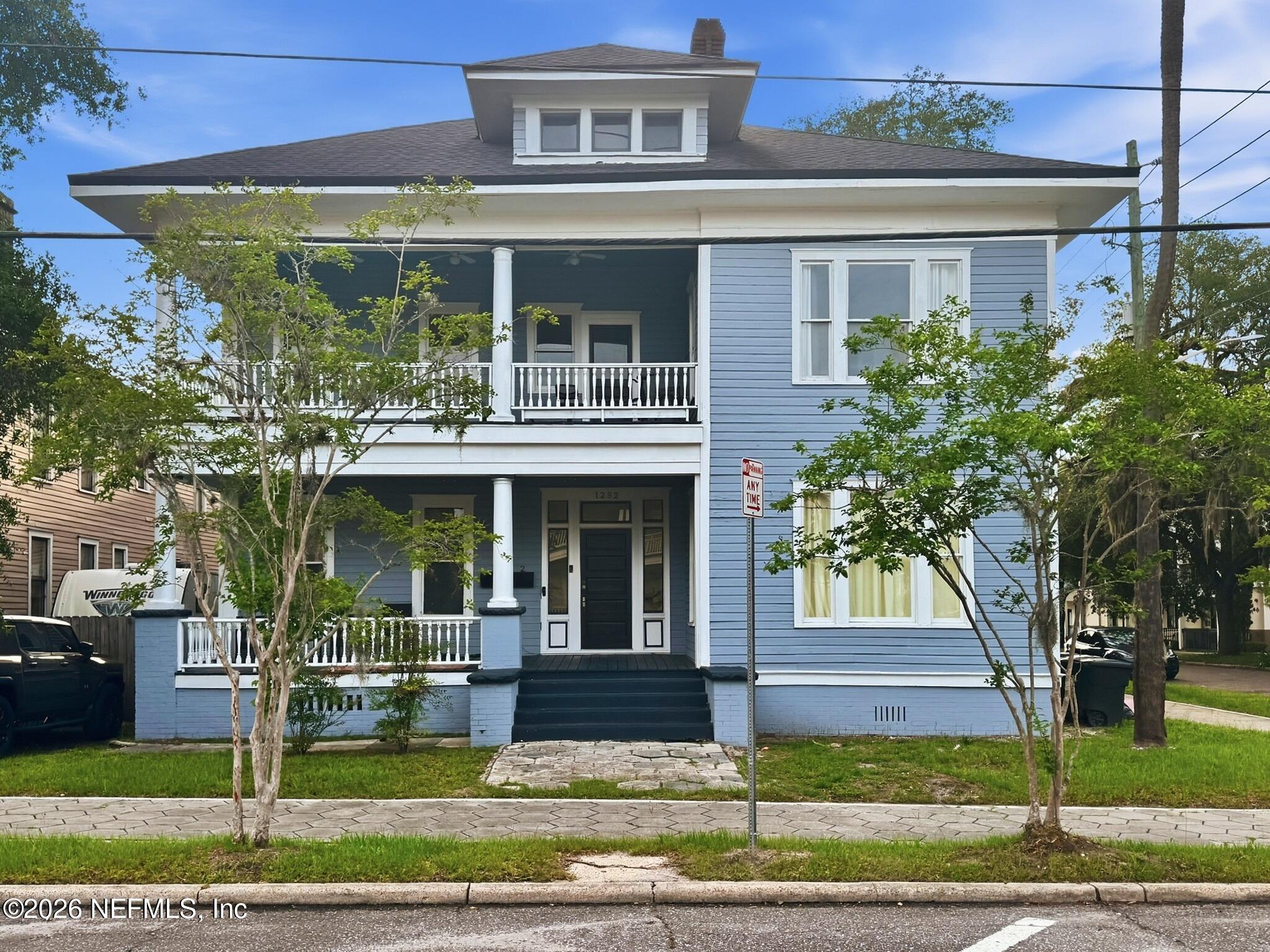 1252 HUBBARD Street