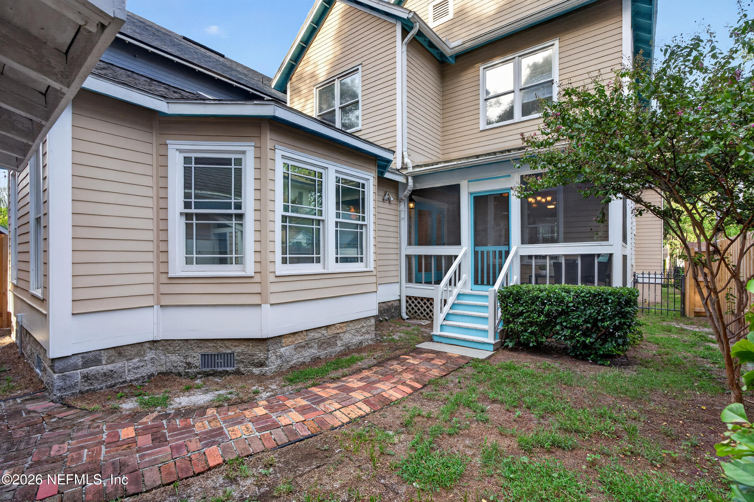 1224 N MARKET Street