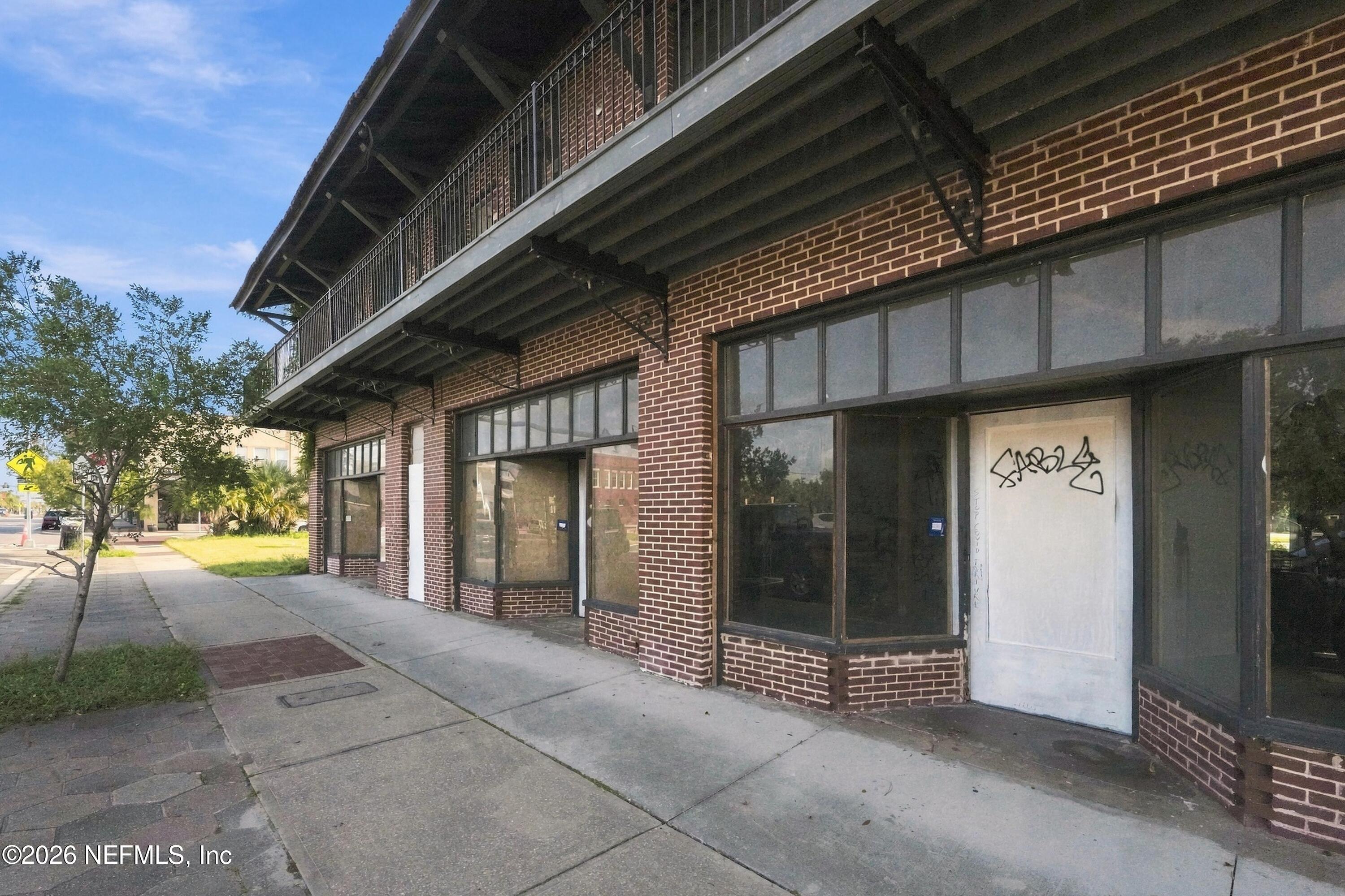 1637 N MAIN Street
