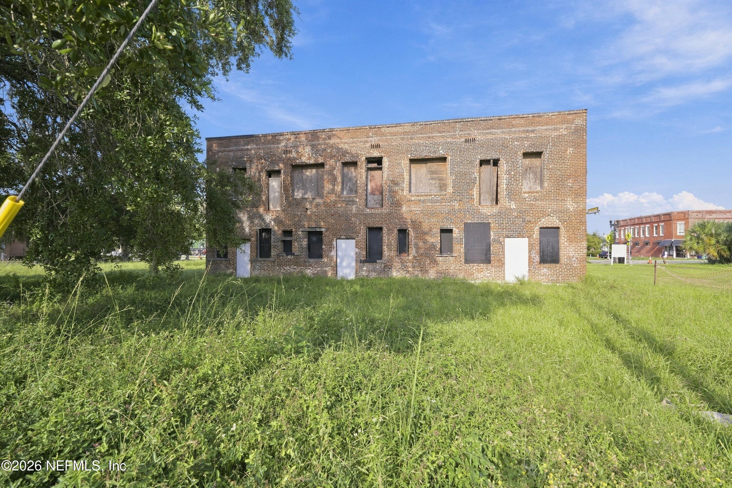 1637 N MAIN Street
