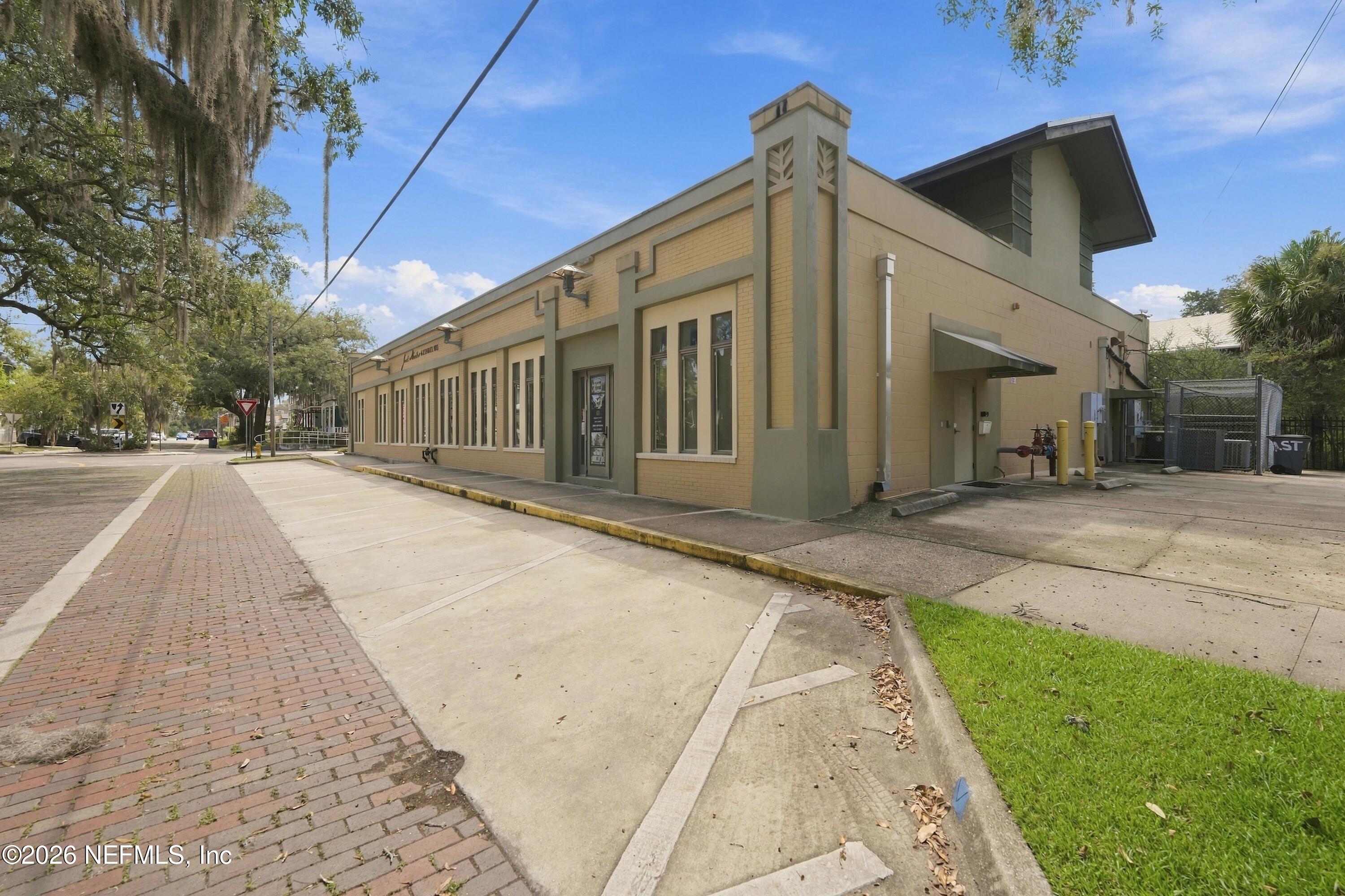 1354 N LAURA Street