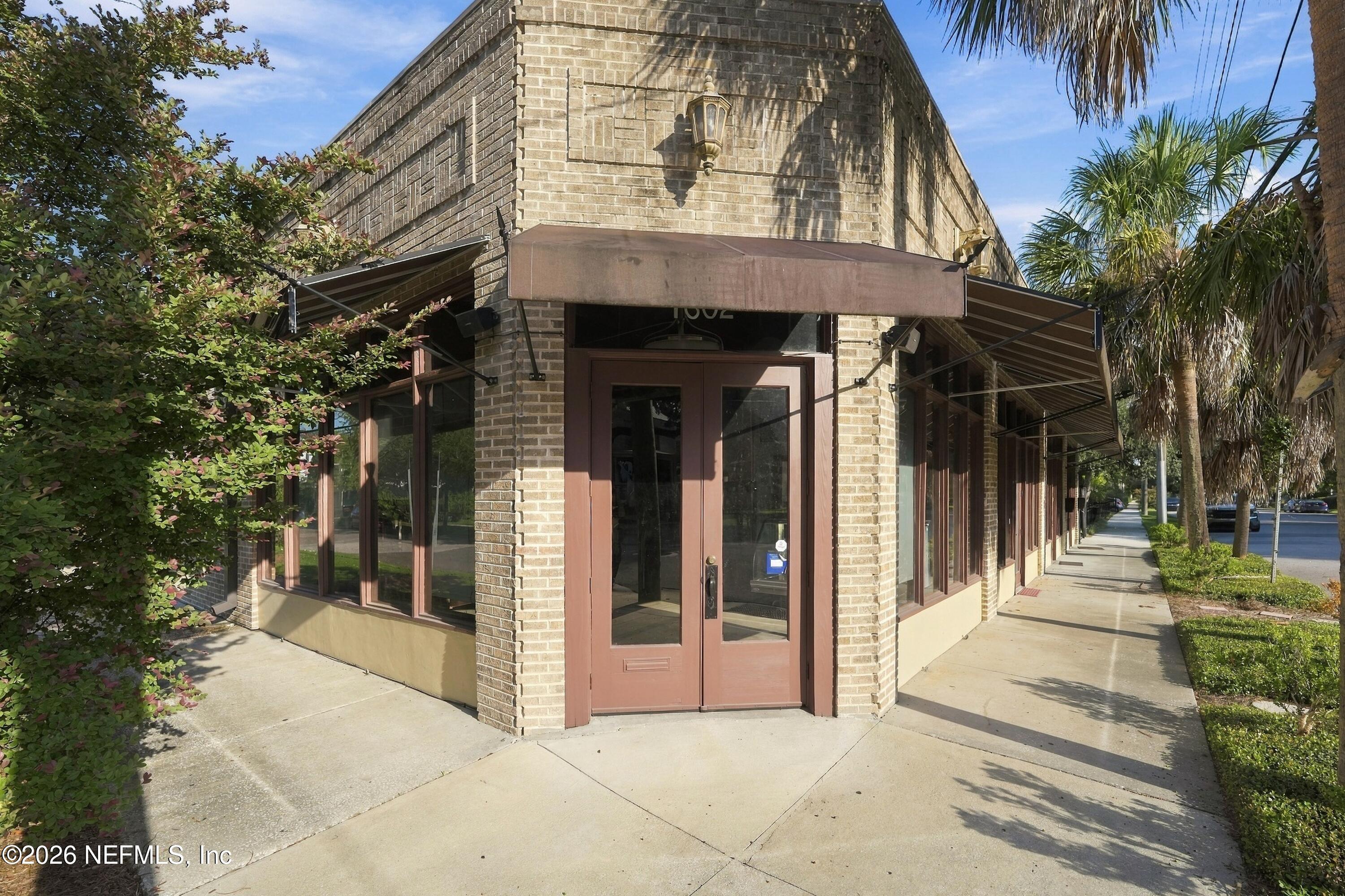 1602 WALNUT Street