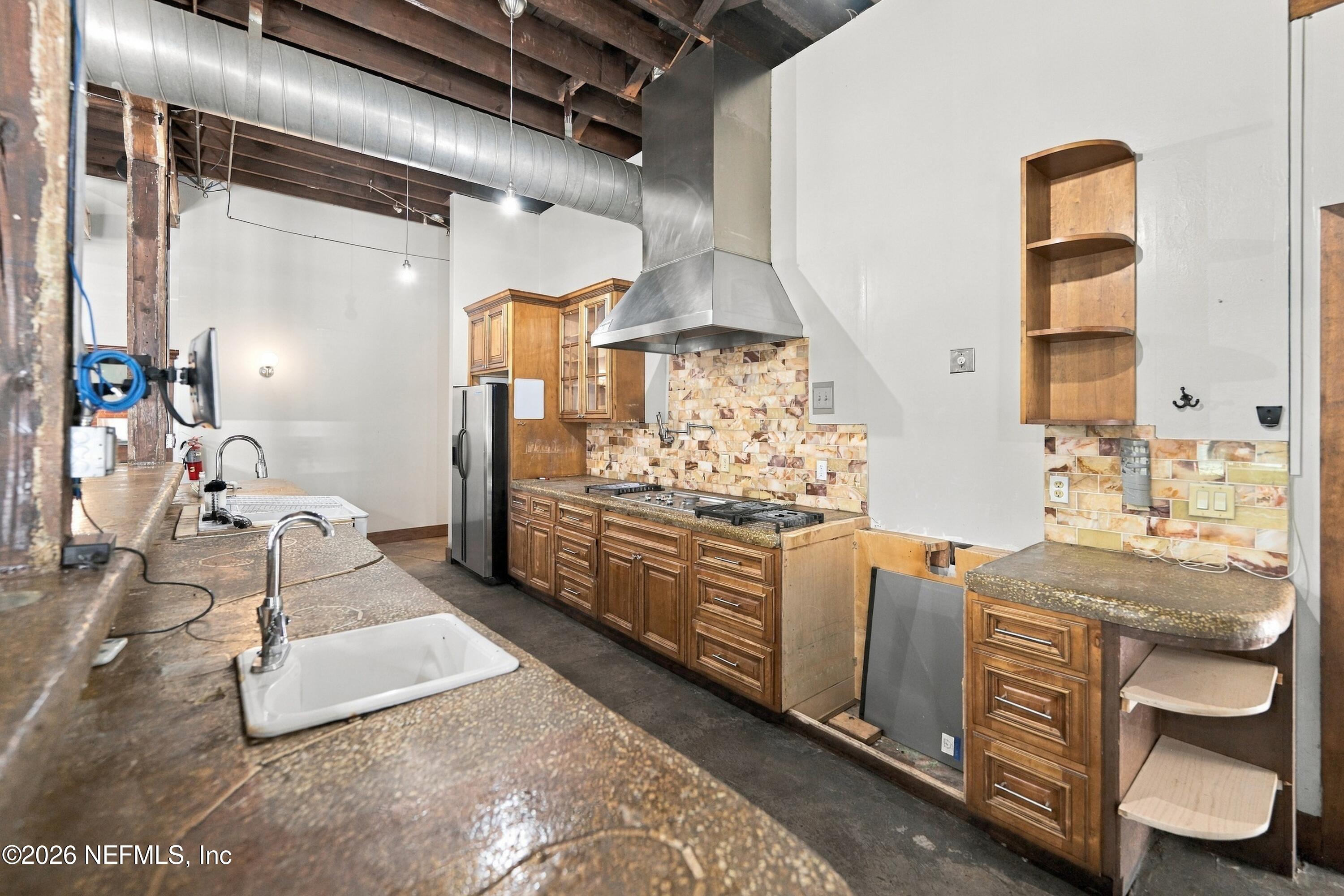 1602 WALNUT Street