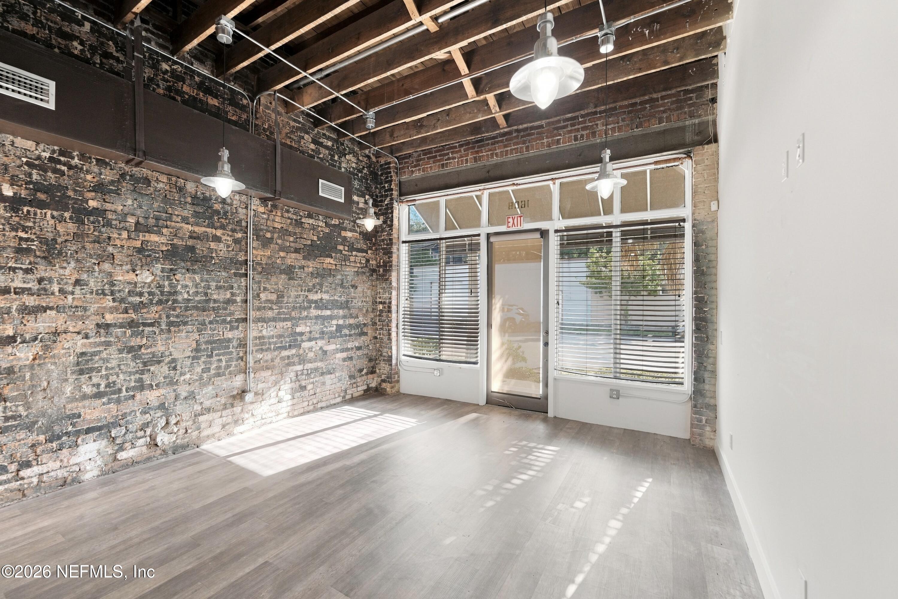 1602 WALNUT Street