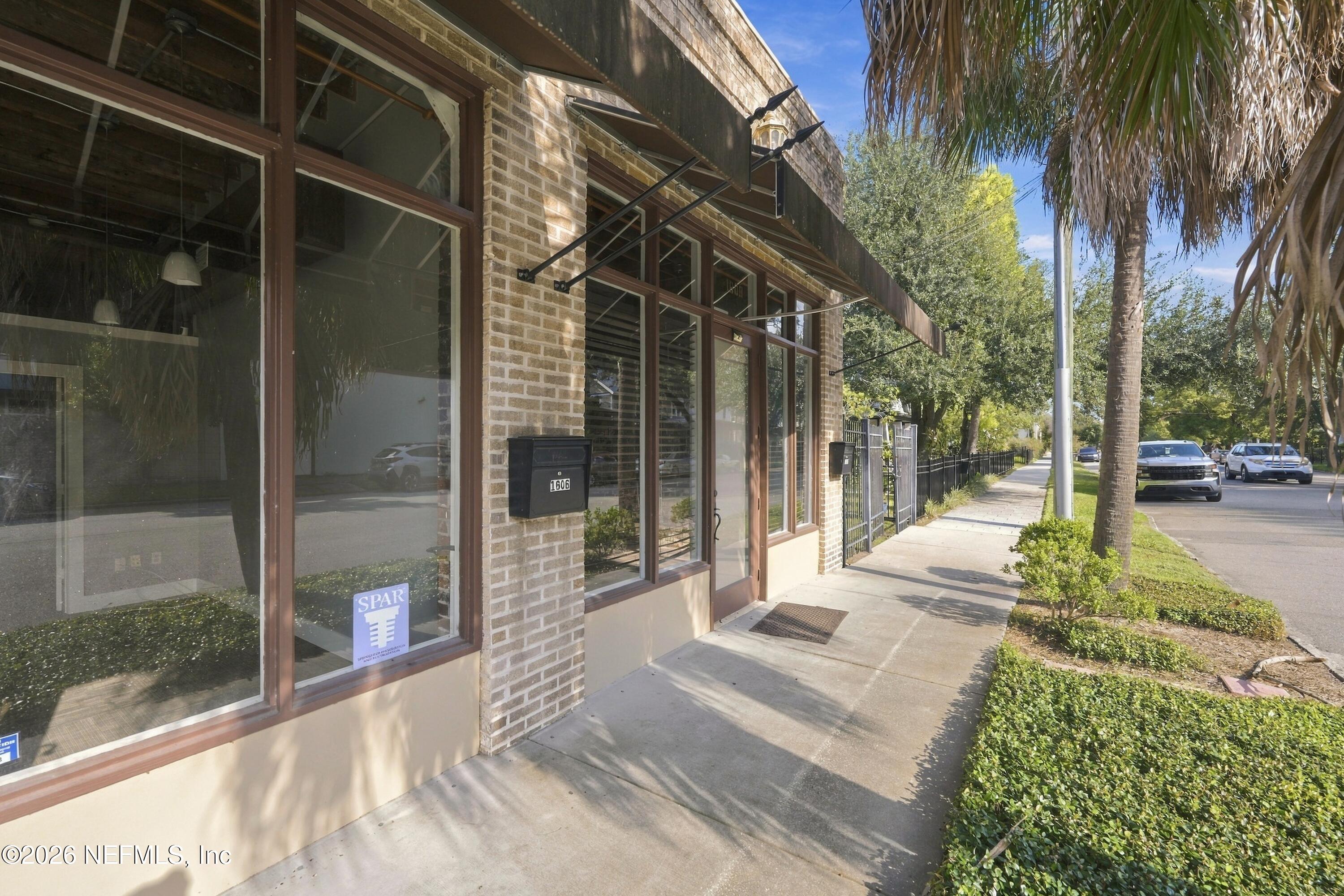 1602 WALNUT Street