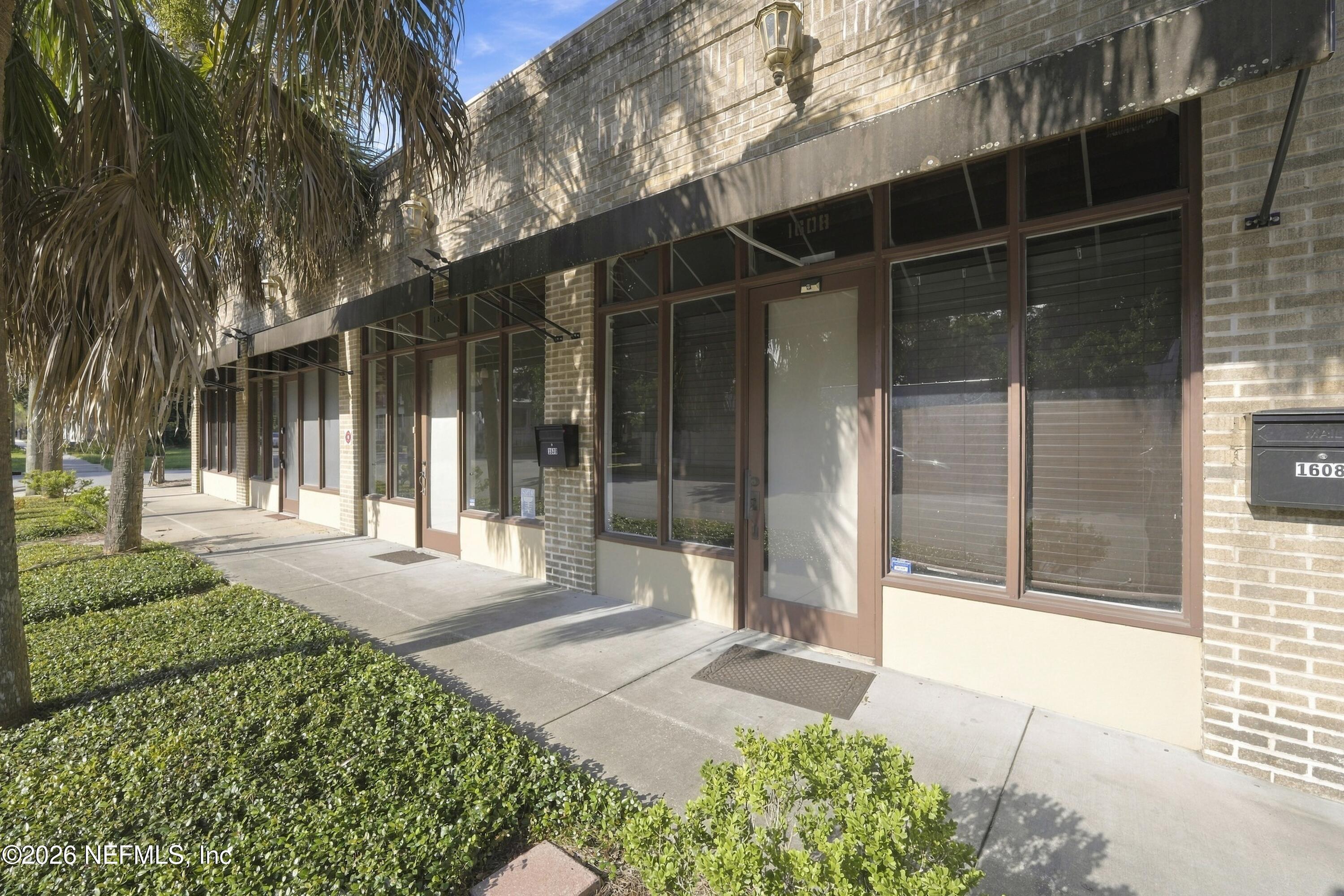 1602 WALNUT Street