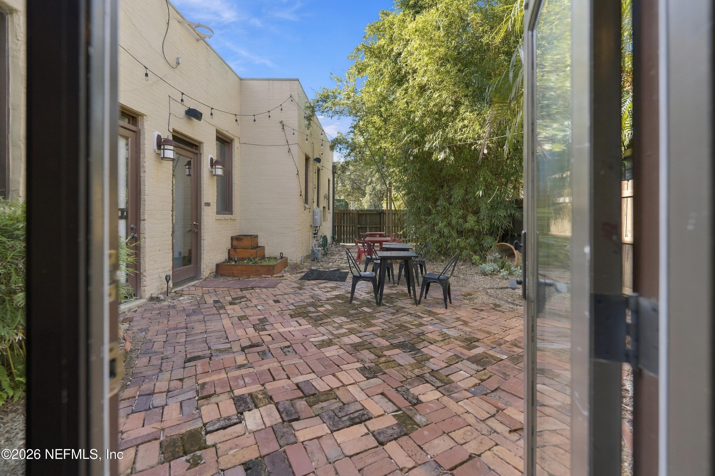 1602 WALNUT Street