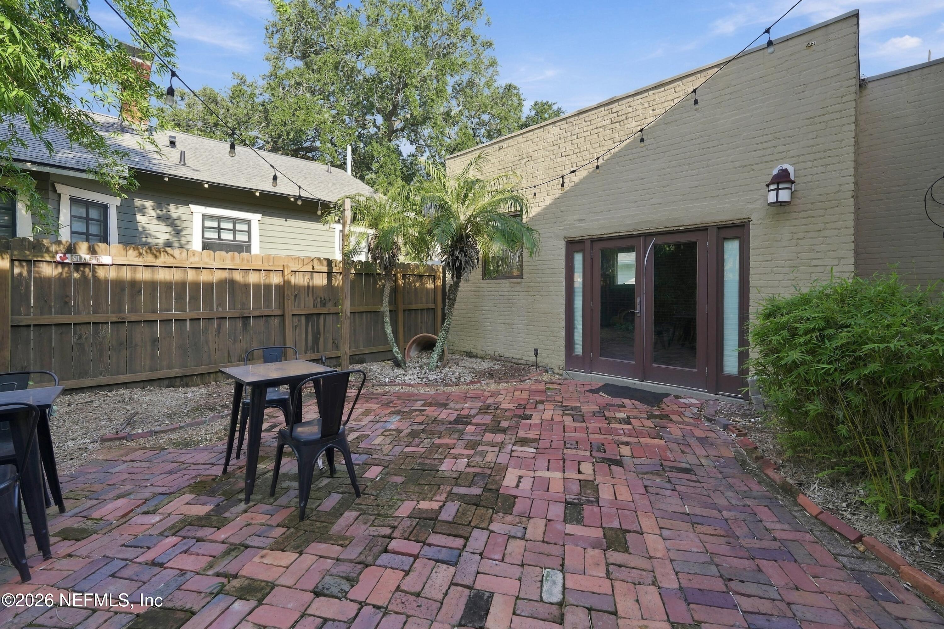 1602 WALNUT Street