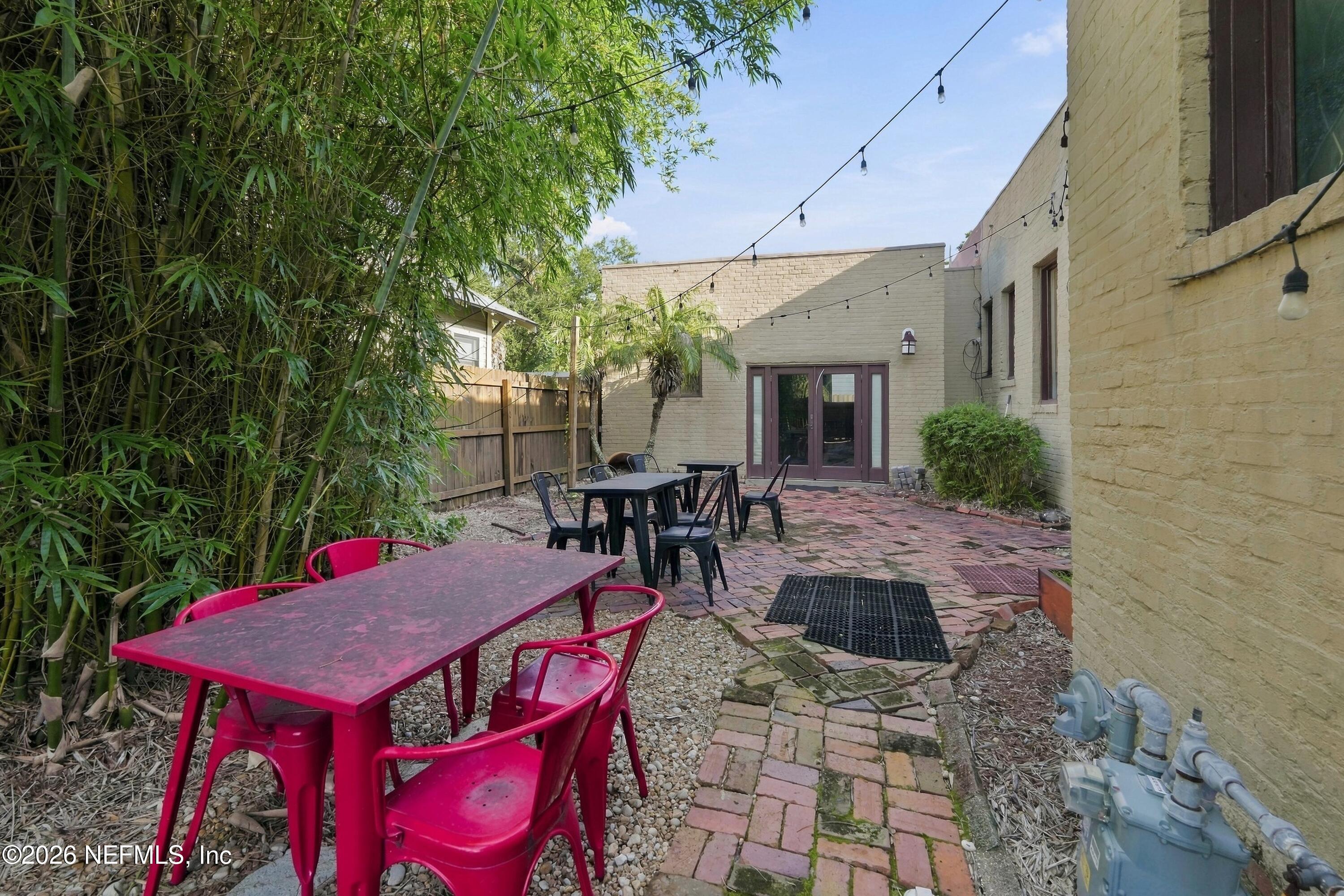 1602 WALNUT Street