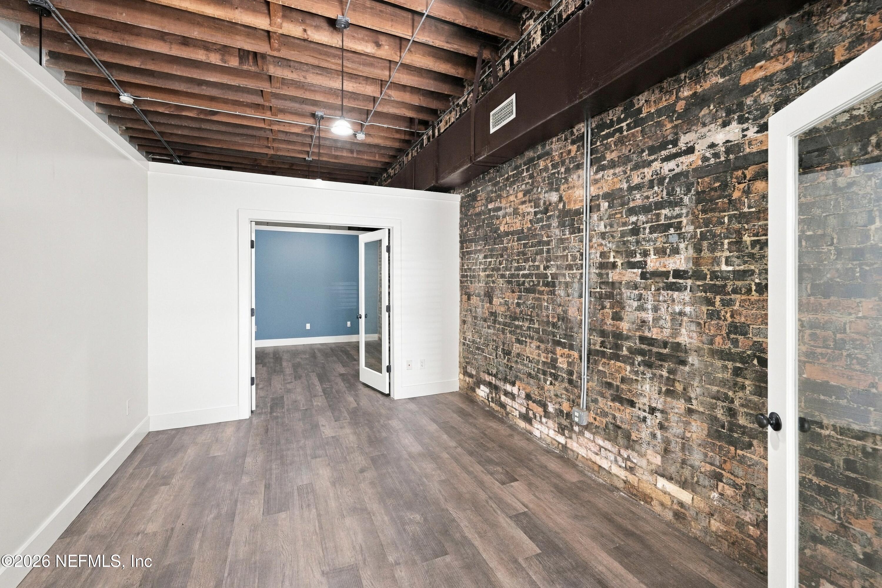1602 WALNUT Street