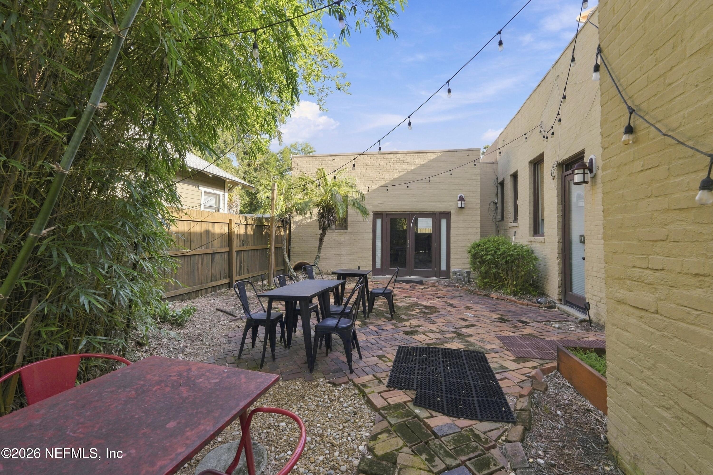 1602 WALNUT Street