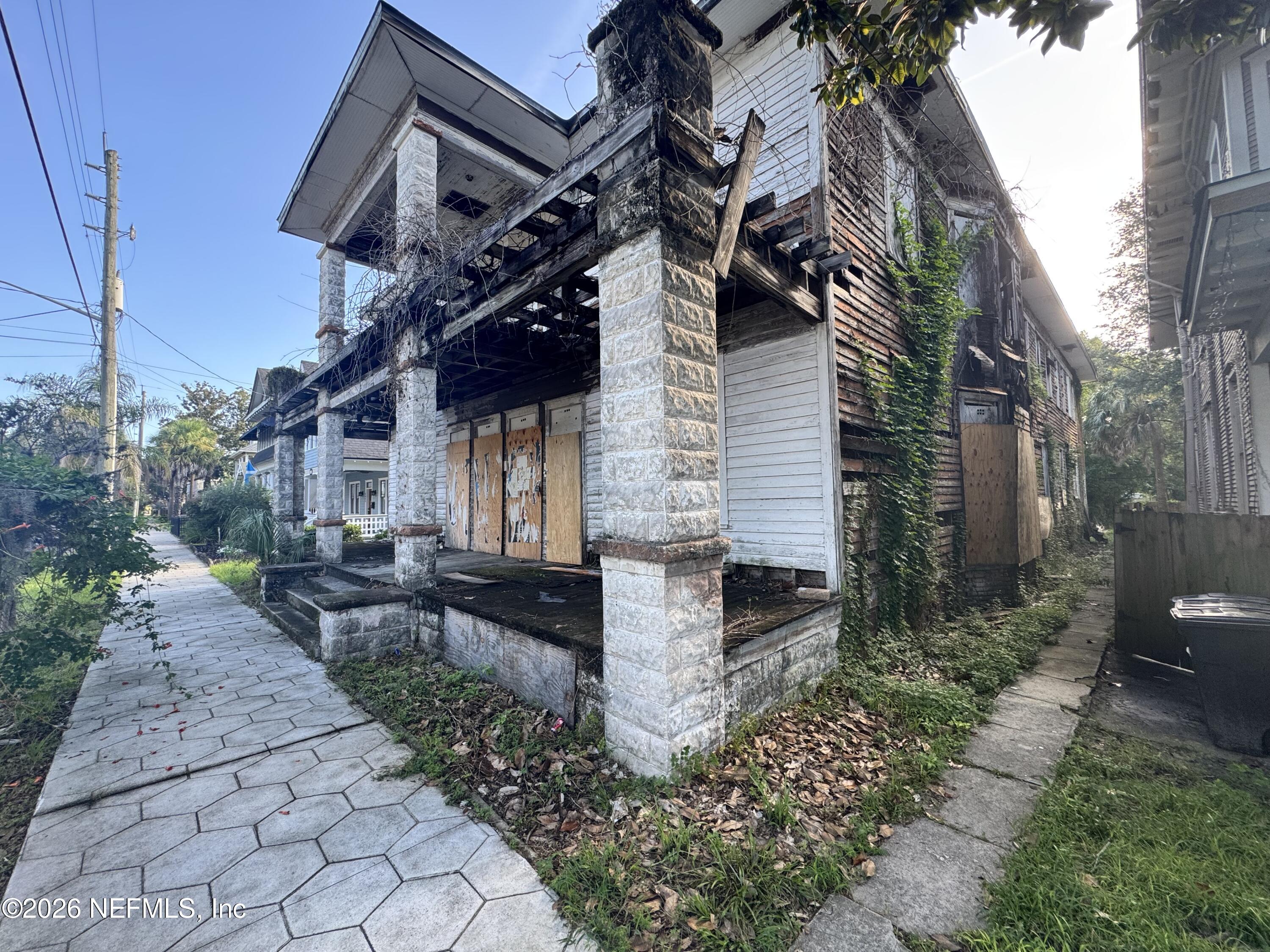 1431 N PEARL Street