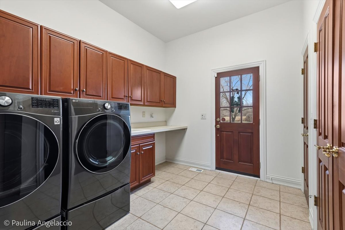 12 Bridlewood Trail