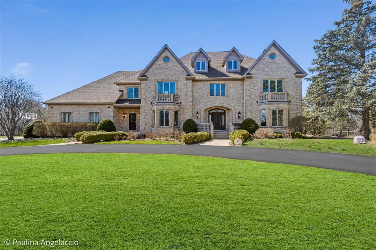 12 Bridlewood Trail