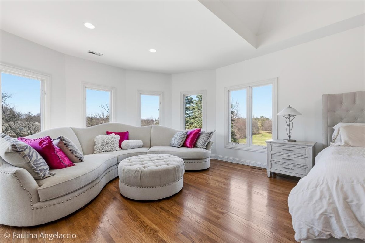 12 Bridlewood Trail