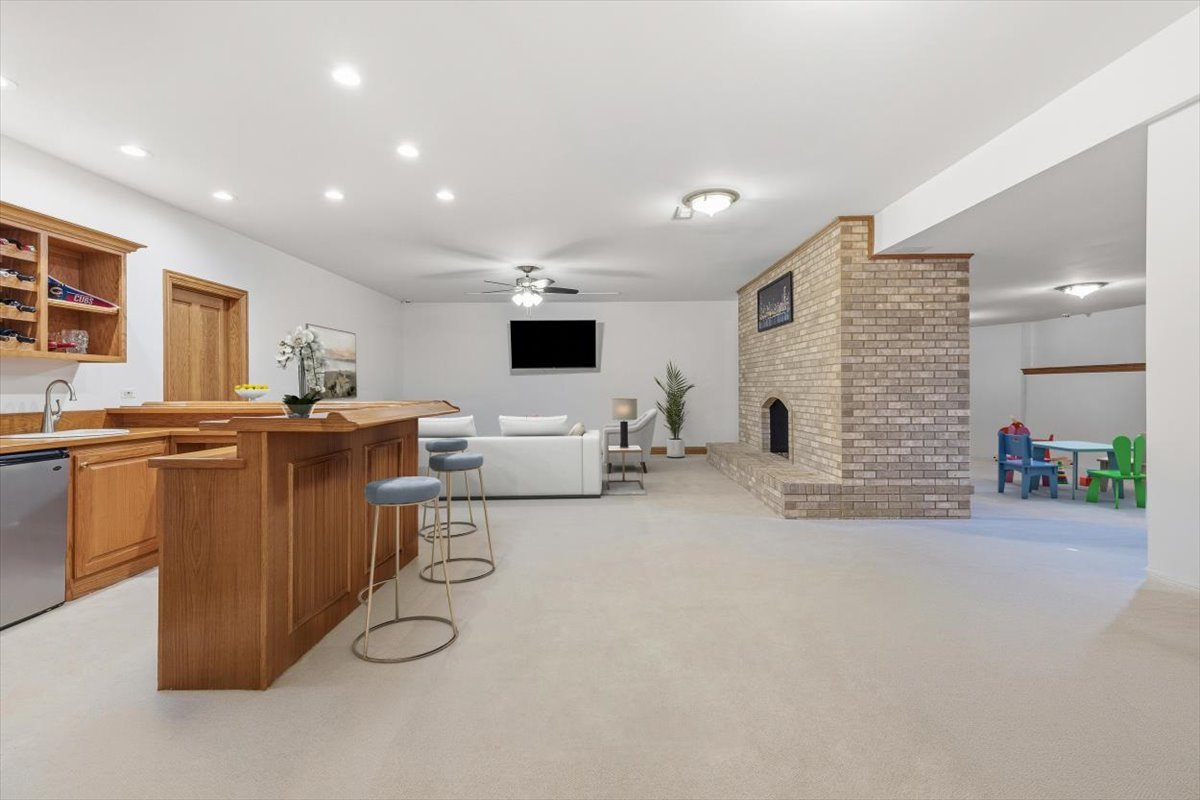12 Bridlewood Trail