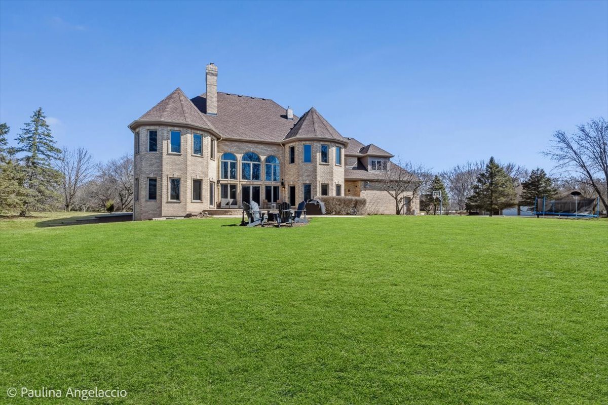 12 Bridlewood Trail