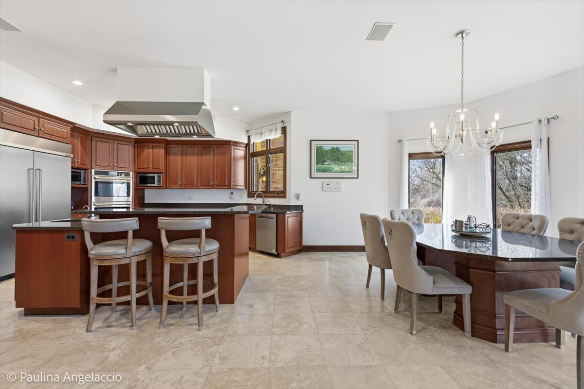 12 Bridlewood Trail