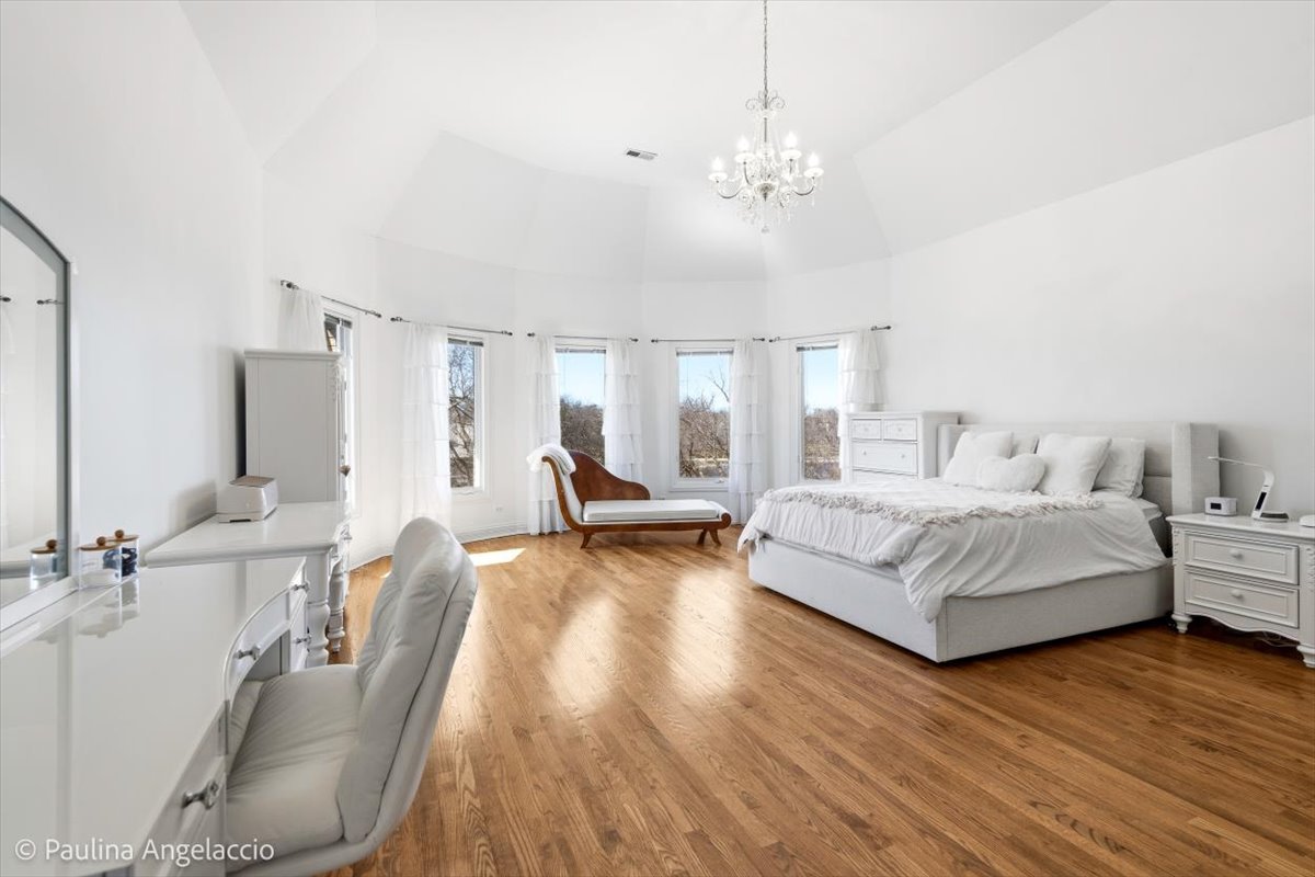 12 Bridlewood Trail