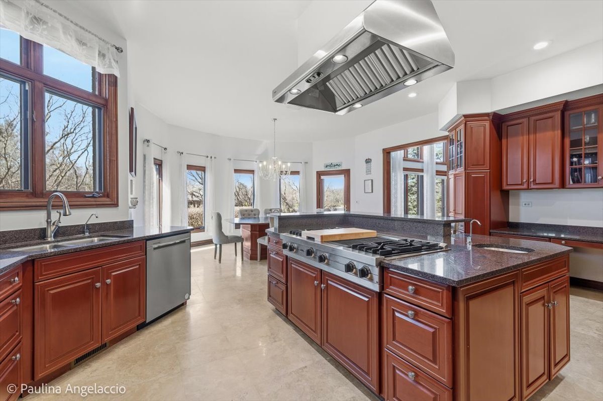 12 Bridlewood Trail