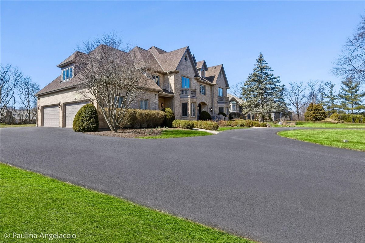 12 Bridlewood Trail
