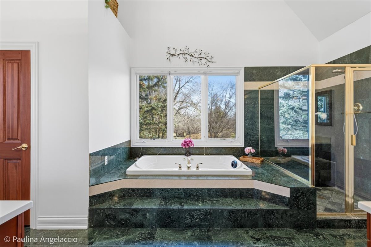 12 Bridlewood Trail