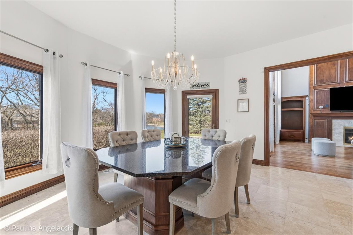 12 Bridlewood Trail