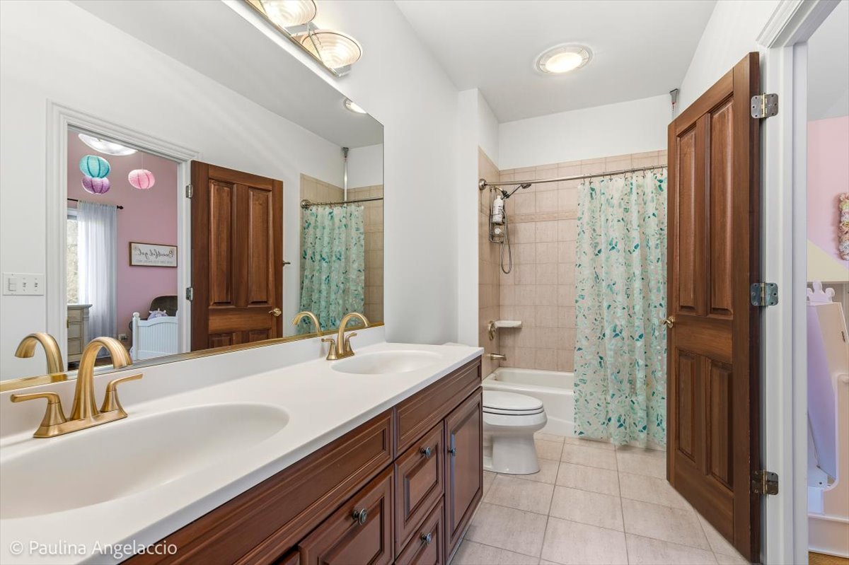 12 Bridlewood Trail