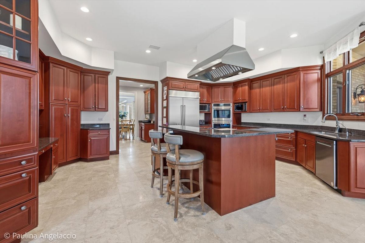 12 Bridlewood Trail