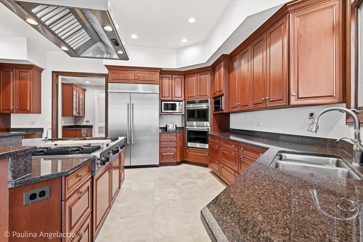 12 Bridlewood Trail