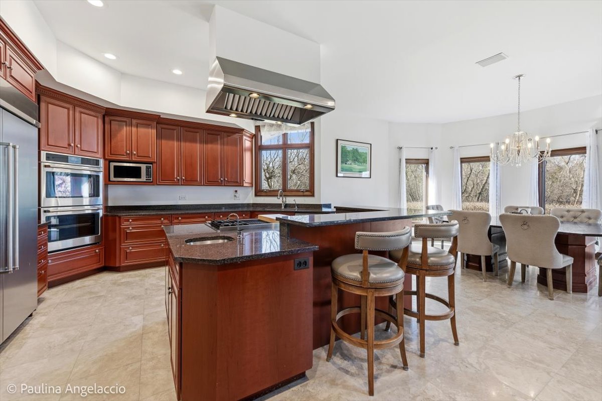 12 Bridlewood Trail