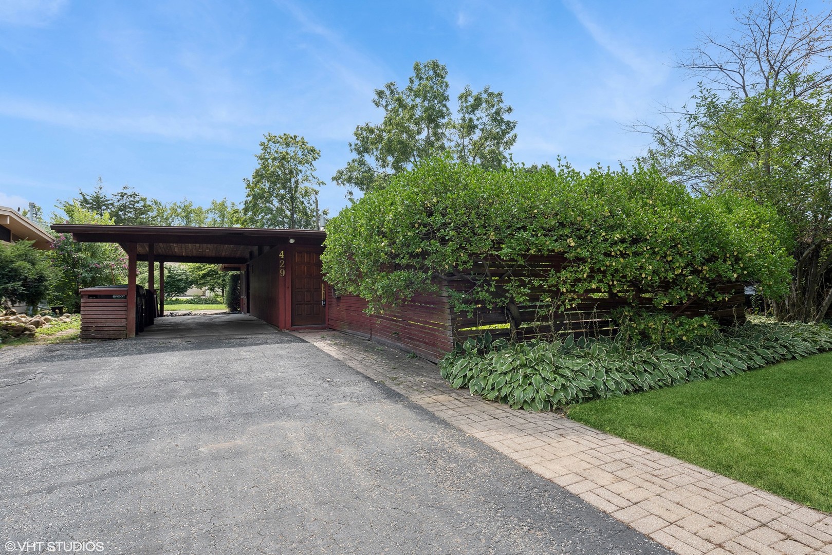 429 E Drury Lane