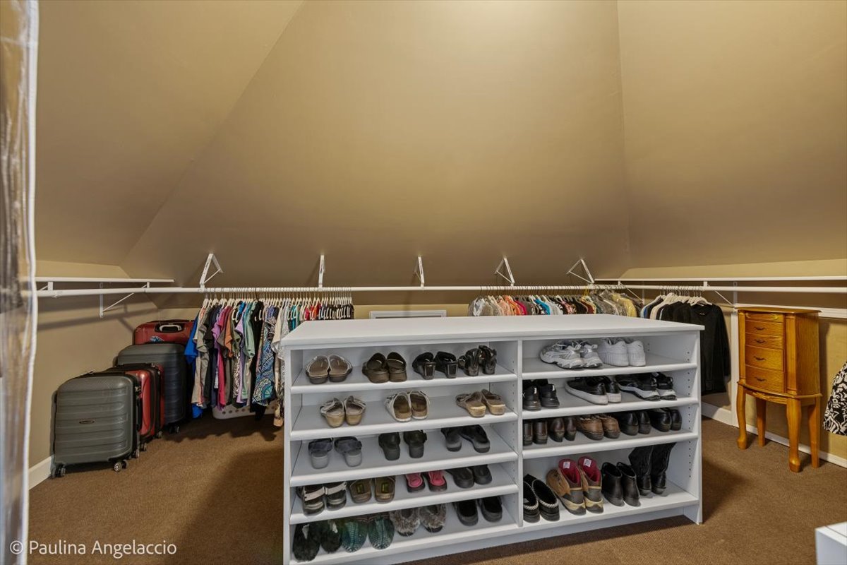 48 W Brentwood Drive