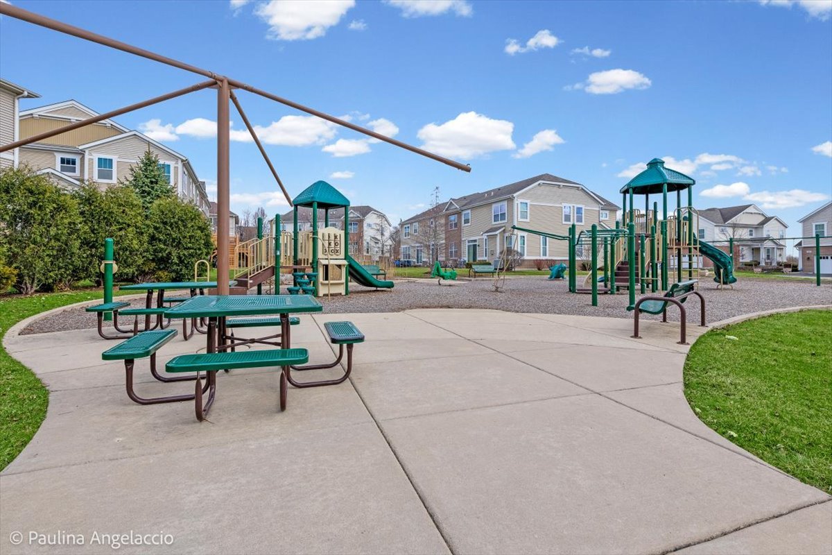 48 W Brentwood Drive