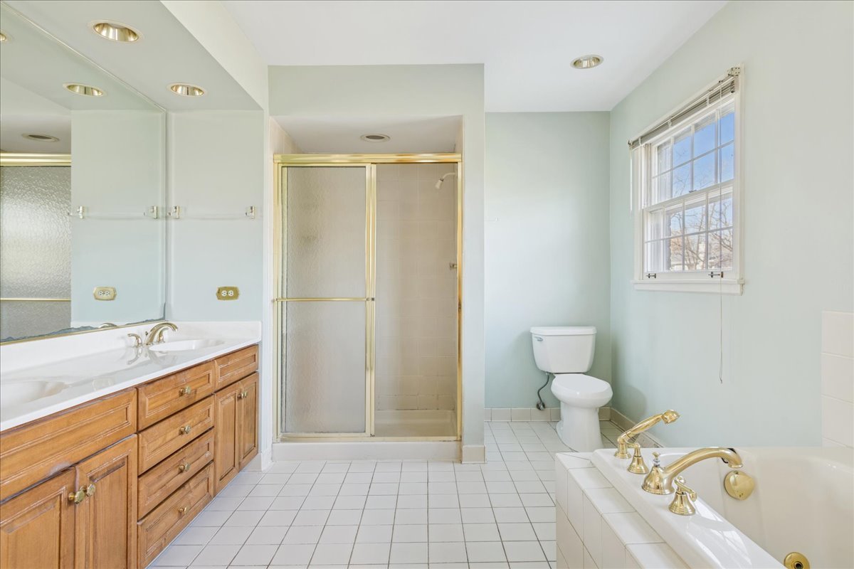 1300 Lake Shore Drive S