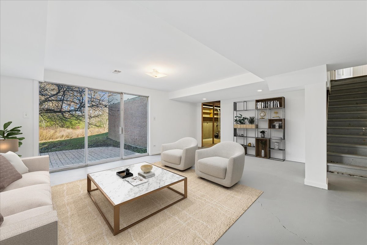 1300 Lake Shore Drive S