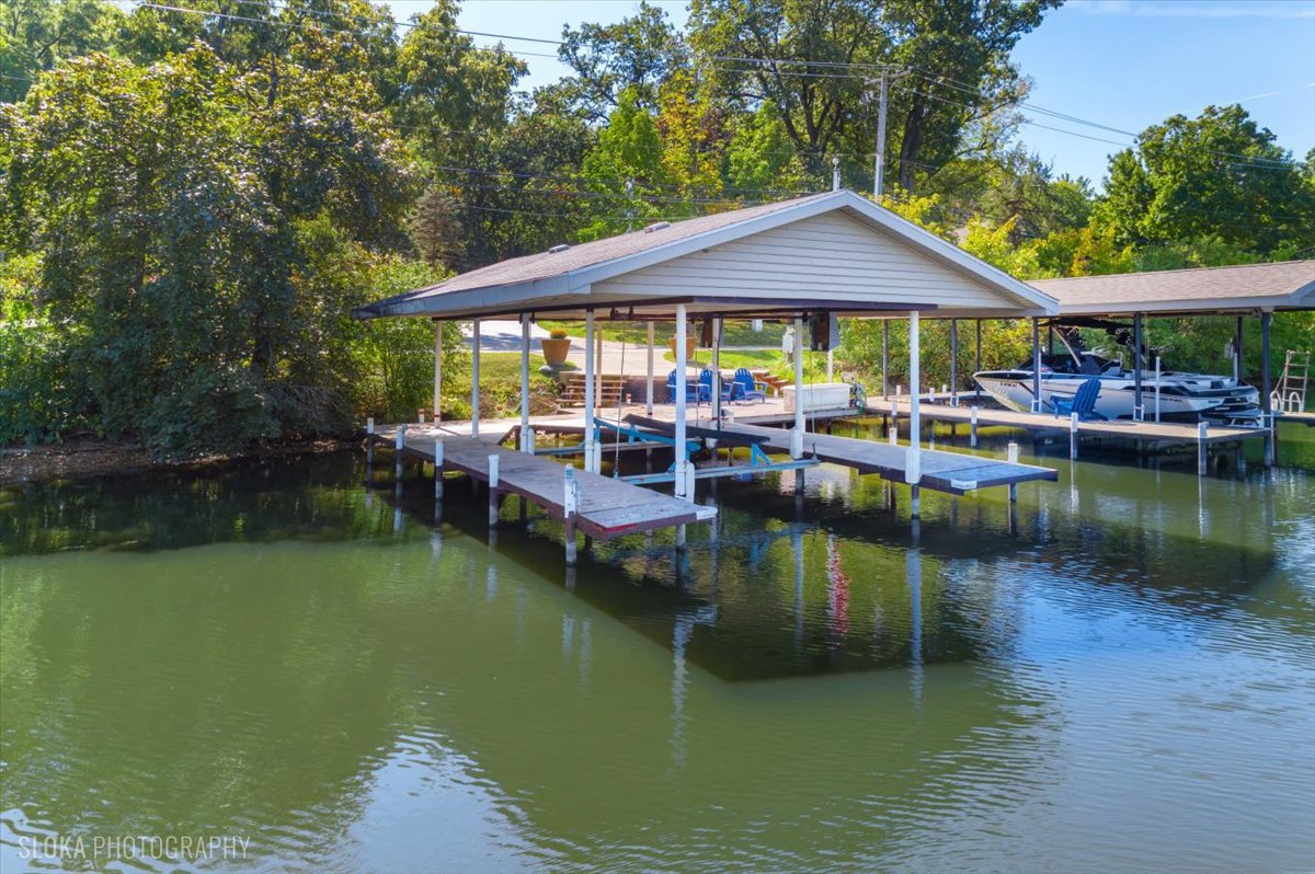 925 N River Road